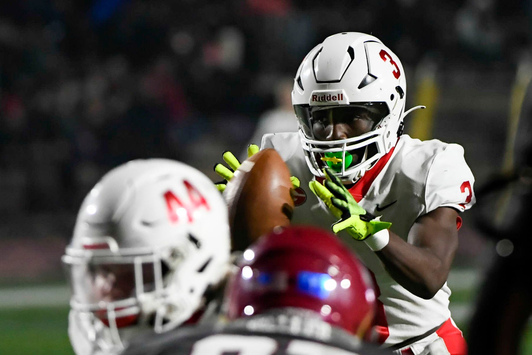 South Carolina 2024 WR signee Mazeo Bennett taking a wildcat snap for the Greenville Red Raiders in the 2023 SCHSL 4A Upper State Playoffs (25th Nov., 2023)